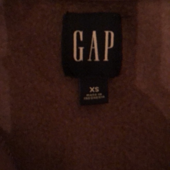 Gap size extra small. V-neck sweater slightly cropped purple. Like new. - Picture 2 of 3